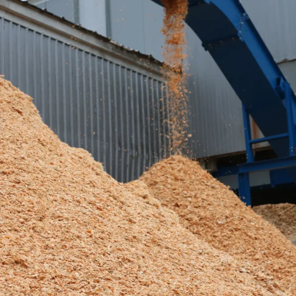 Serrín de madera natural generado en el proceso de aserrado